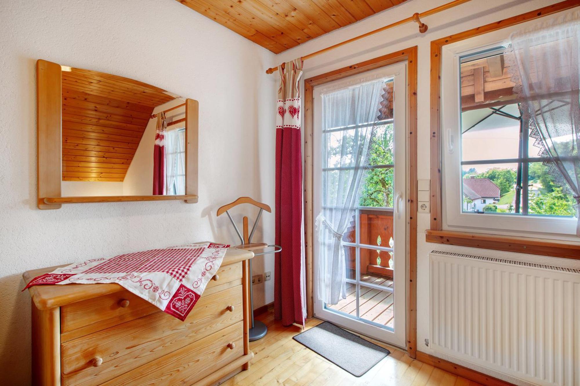 Apartamento Haus Schlageter Dachsberg im Schwarzwald Exterior foto